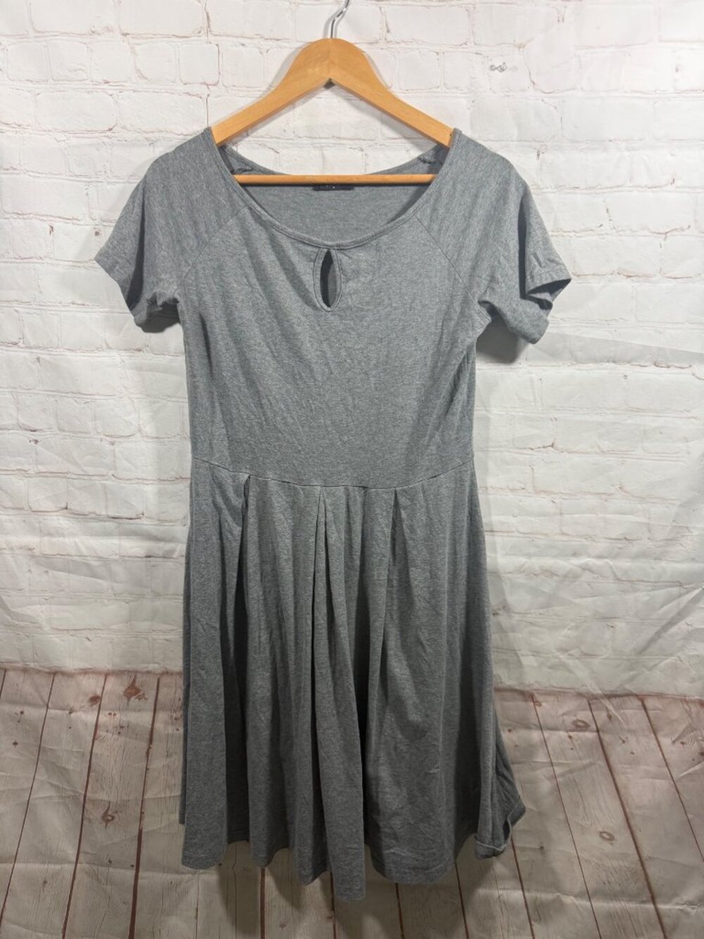 Laksmi Gray Cap Sleeve Dress Womens Size Medium Casual (READ)
